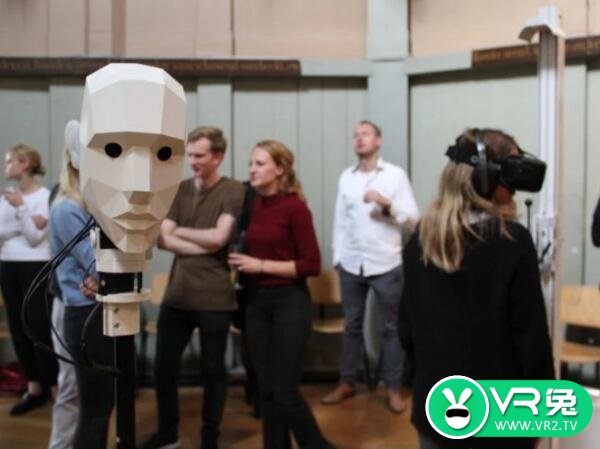 荷兰设计师制作VR医疗设备，能让人体验死亡